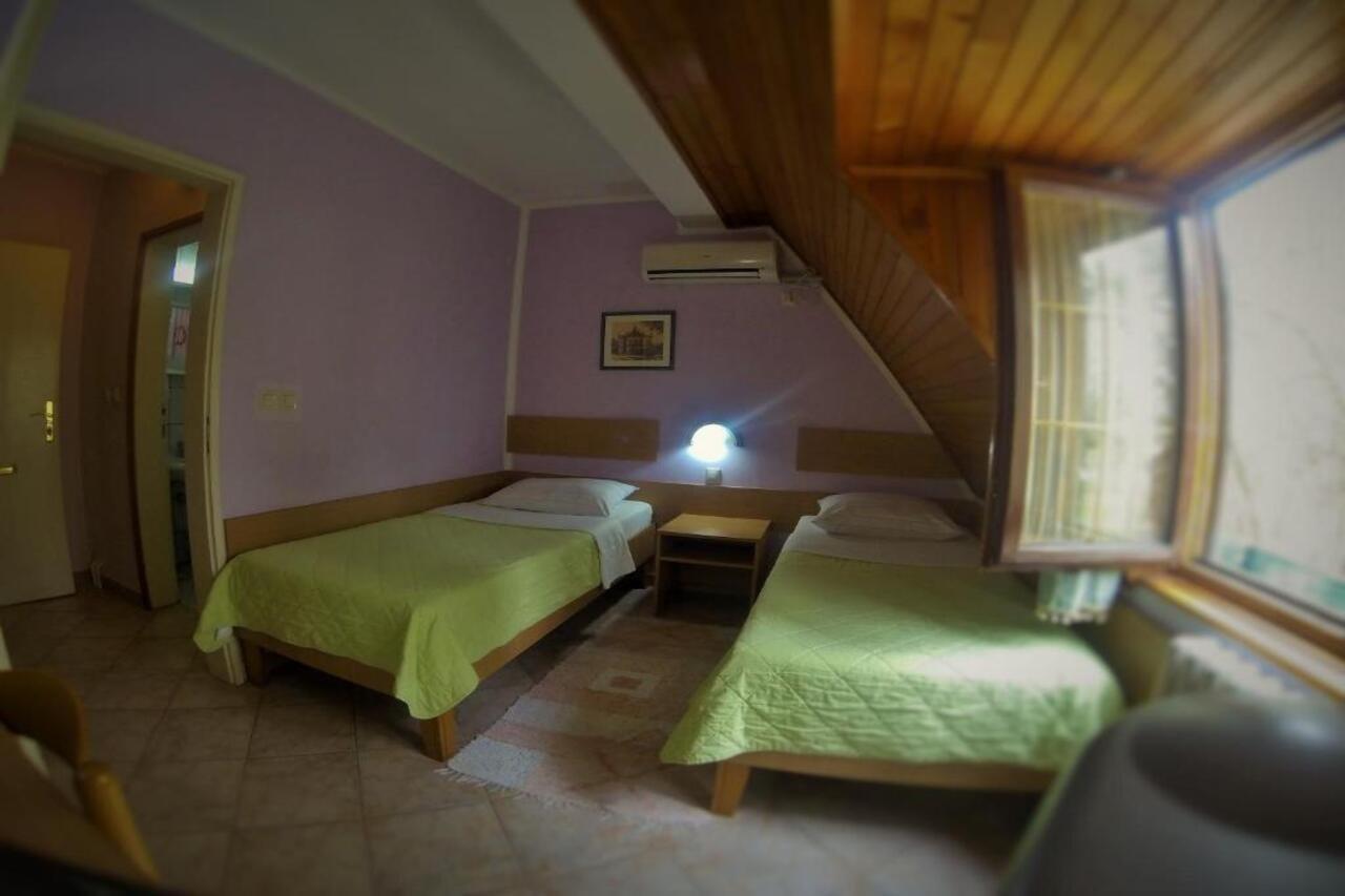 B&B Villa Evandjelina Sremska Kamenica Bagian luar foto