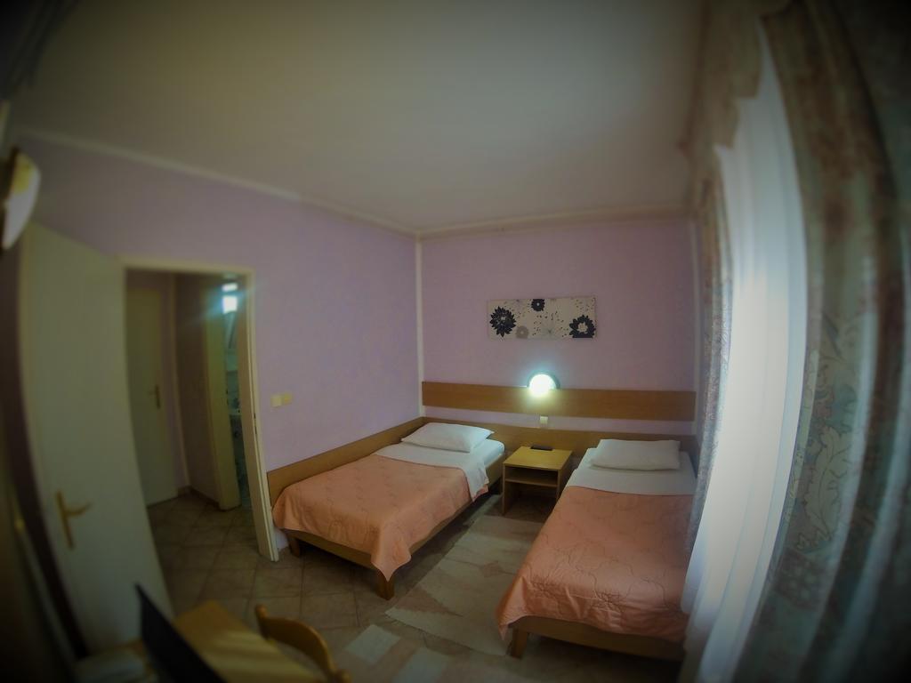 B&B Villa Evandjelina Sremska Kamenica Bagian luar foto