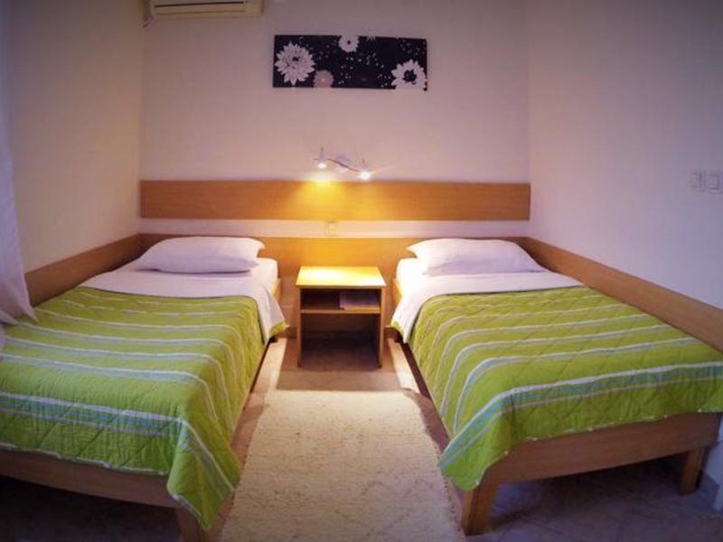 B&B Villa Evandjelina Sremska Kamenica Bagian luar foto